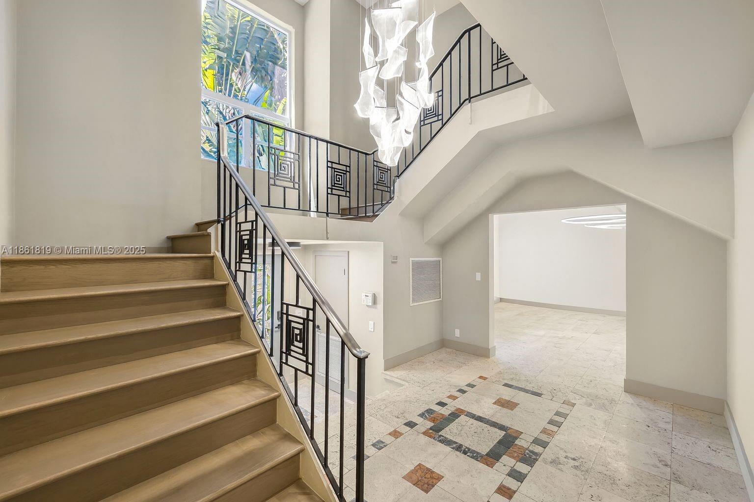 3180 North Bay Road Miami Beach, FL 33140 - Photo 5 of 41 a view of entryway