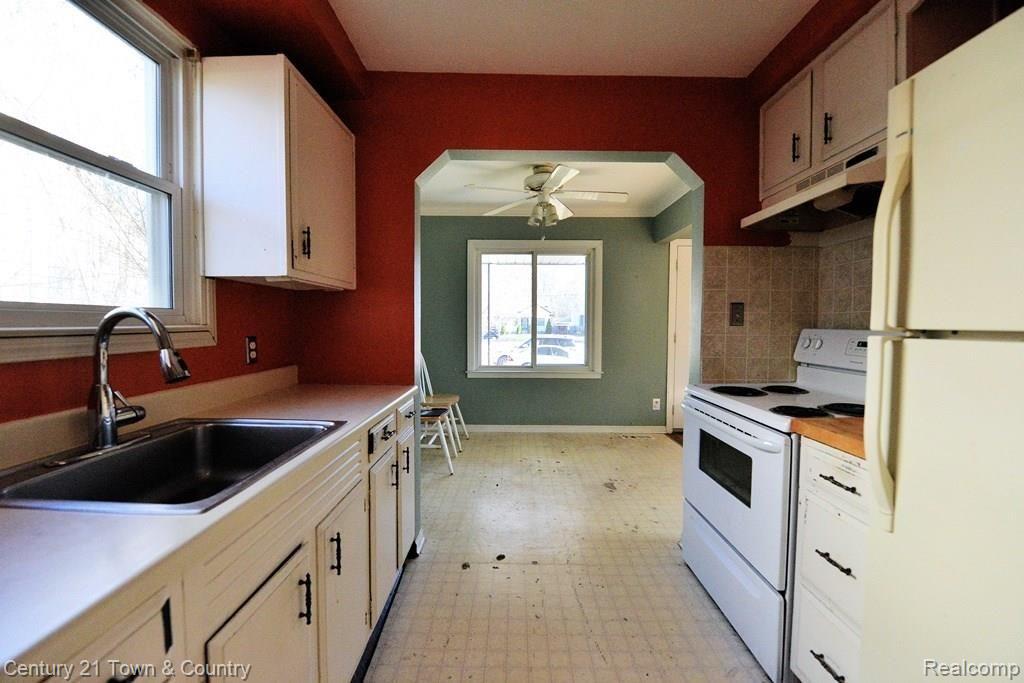 2713 South Rochester Road Royal Oak, MI 48073 - Photo 4 of 21 Kitchen