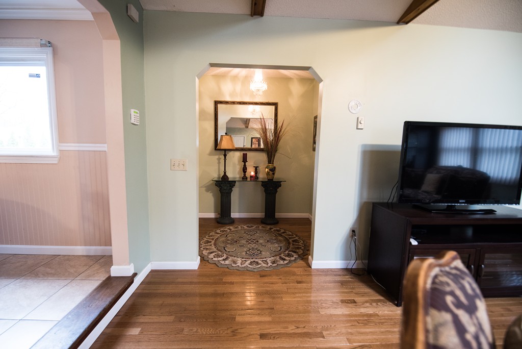 362 Stapleton Road Springfield, MA 01109 - Photo 5 of 24 a view of living room
