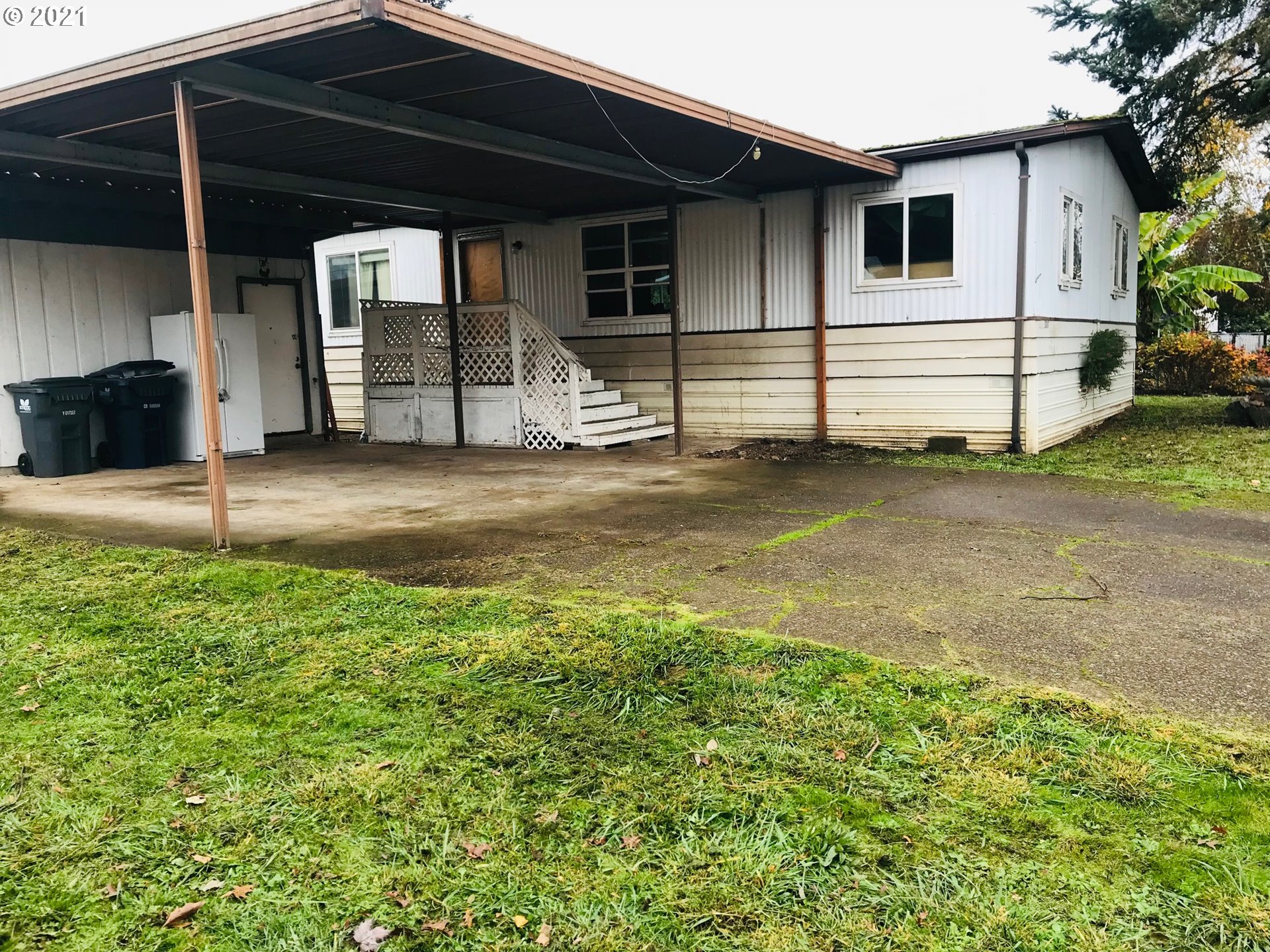 5287 Cynthia Court Springfield, OR 97478 - Photo 17 of 22 a view of a house with a garage