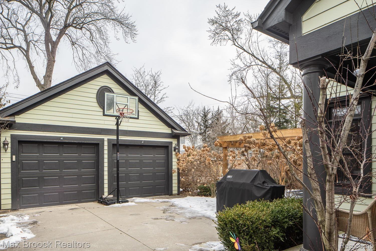 11 Devonshire Road Pleasant Ridge, MI 48069 - Photo 36 of 46 Garage