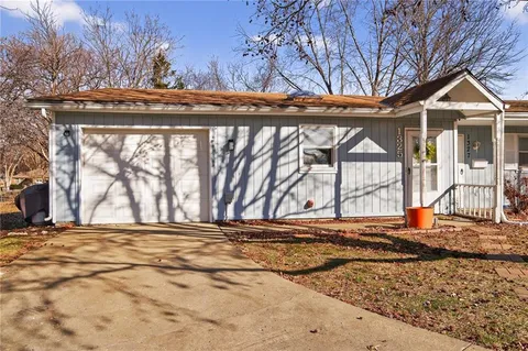 $195,000 | 1325 North Harvey Drive, Olathe, KS 66061