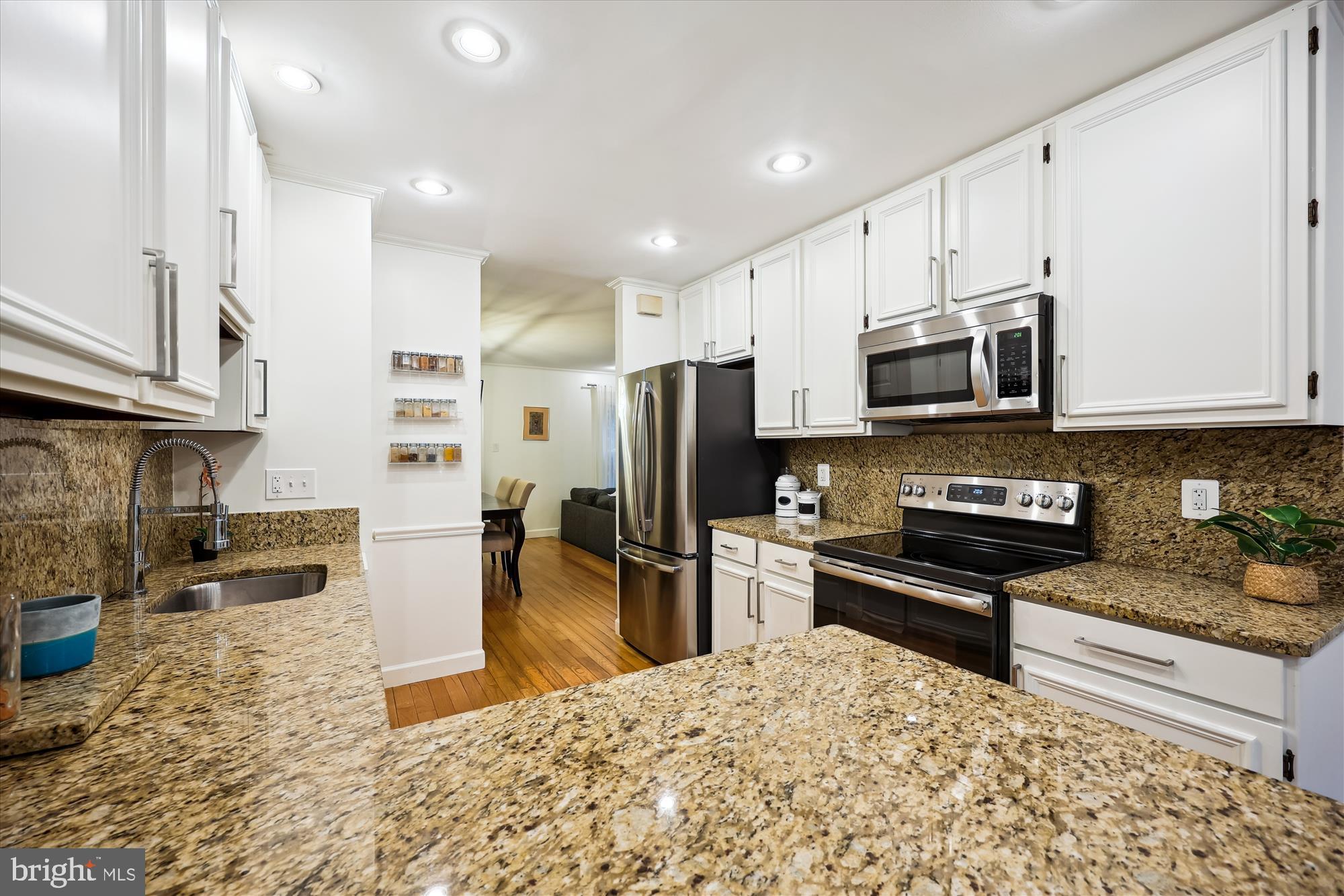 10941 Pebble Run Drive Silver Spring, MD 20902 - Photo 18 of 45 Granite Counters
