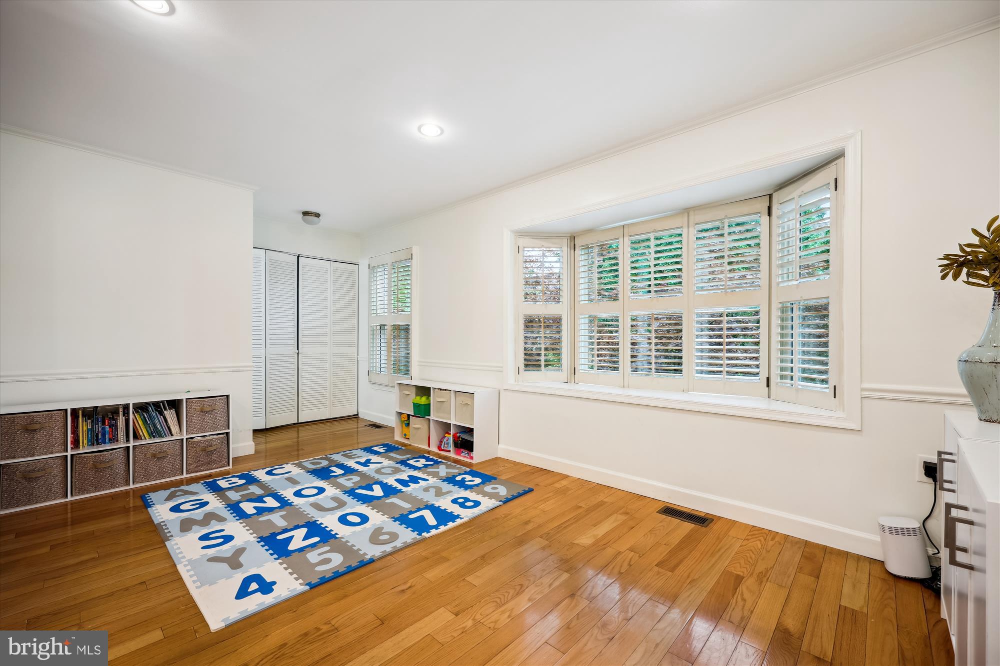 10941 Pebble Run Drive Silver Spring, MD 20902 - Photo 21 of 45 Versatile Breakfast Room with a Bay Window