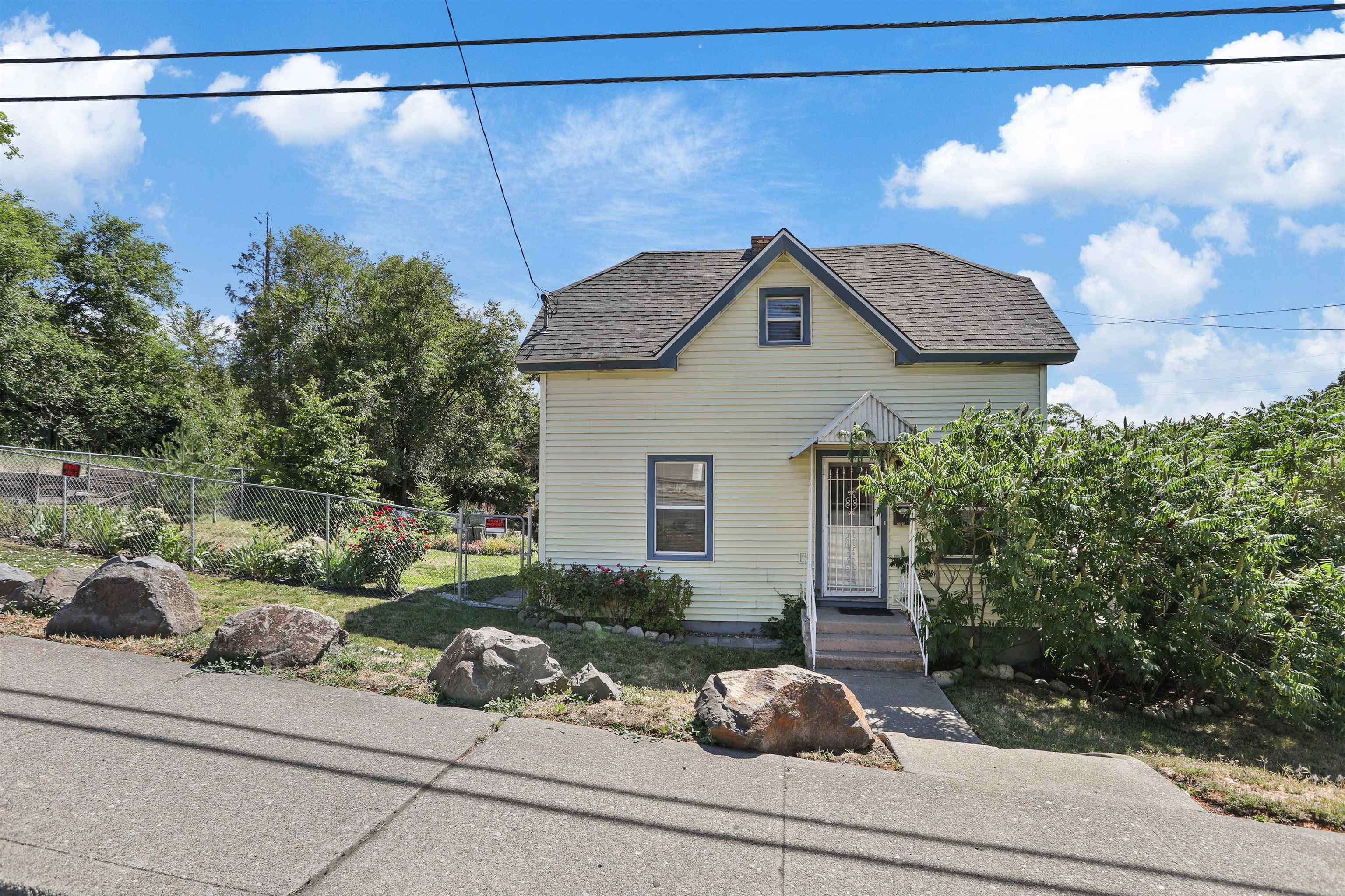 2030 North Perry Street Spokane, WA 99207 - Photo 1 of 20