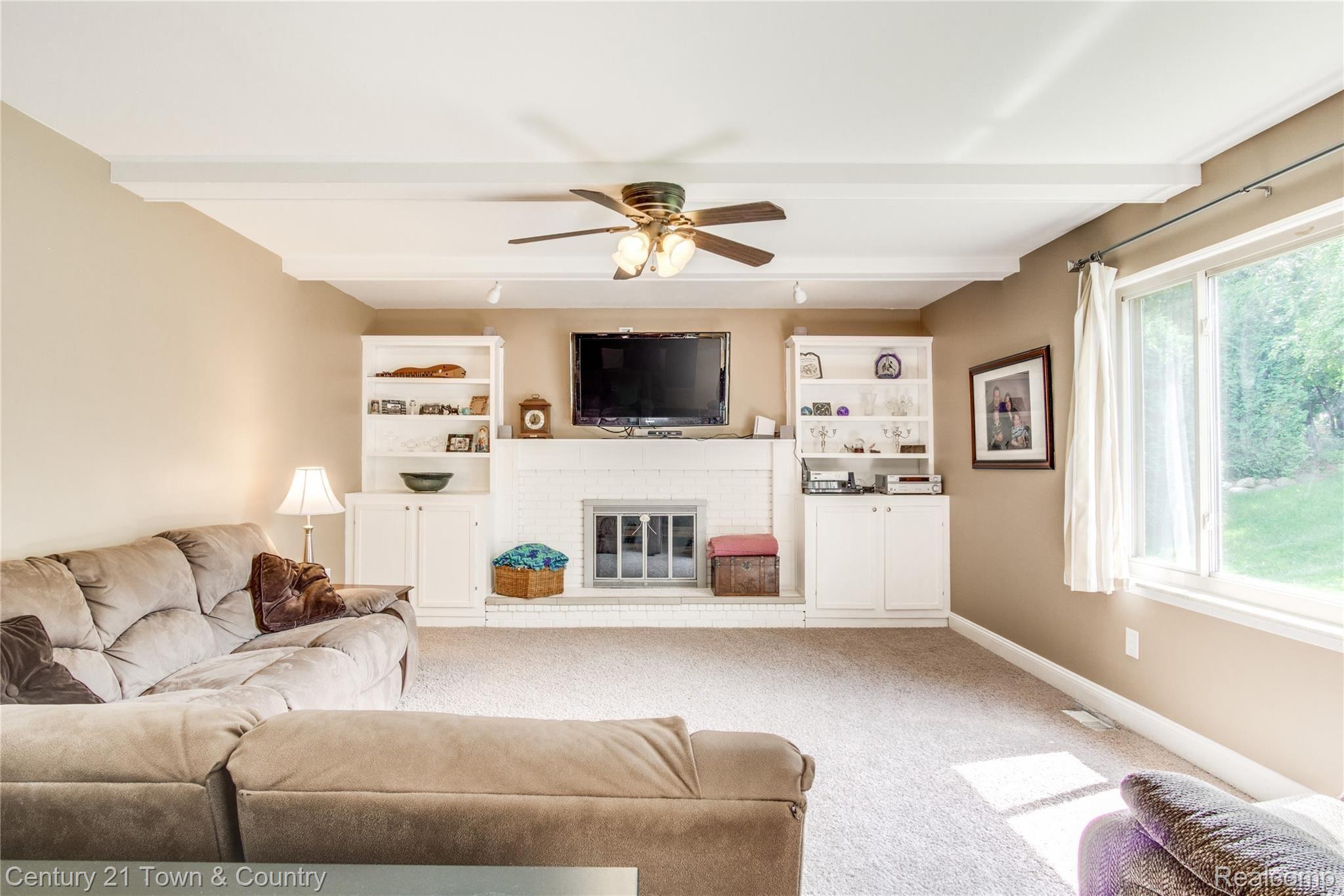548 Ten Point Drive Rochester, MI 48309 - Photo 23 of 46 Interiors (21 of 41).jpg
