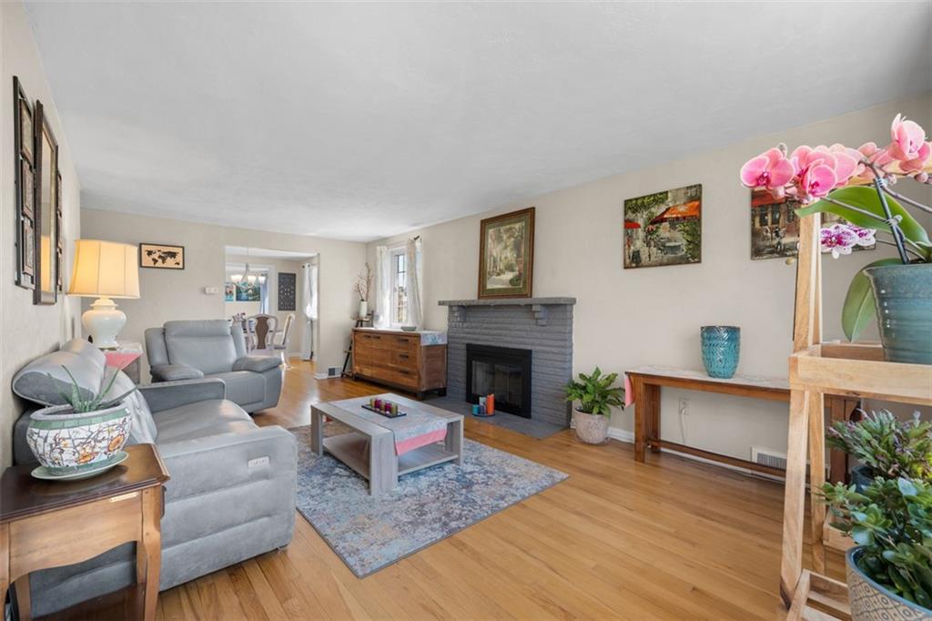 951 Rosalind Road Pittsburgh, PA 15237 - Photo 4 of 36 Gallery Image 4