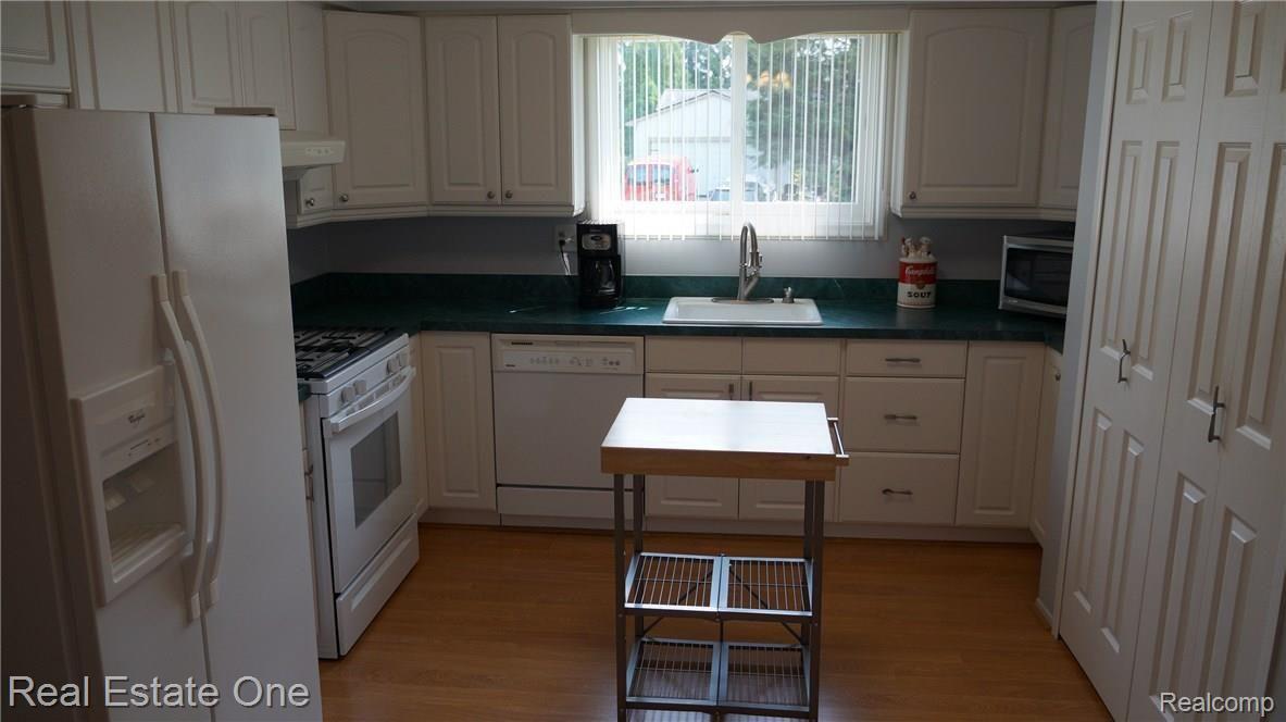 1672 Dancer Drive Rochester, MI 48307 - Photo 7 of 25 DSC05845.JPG