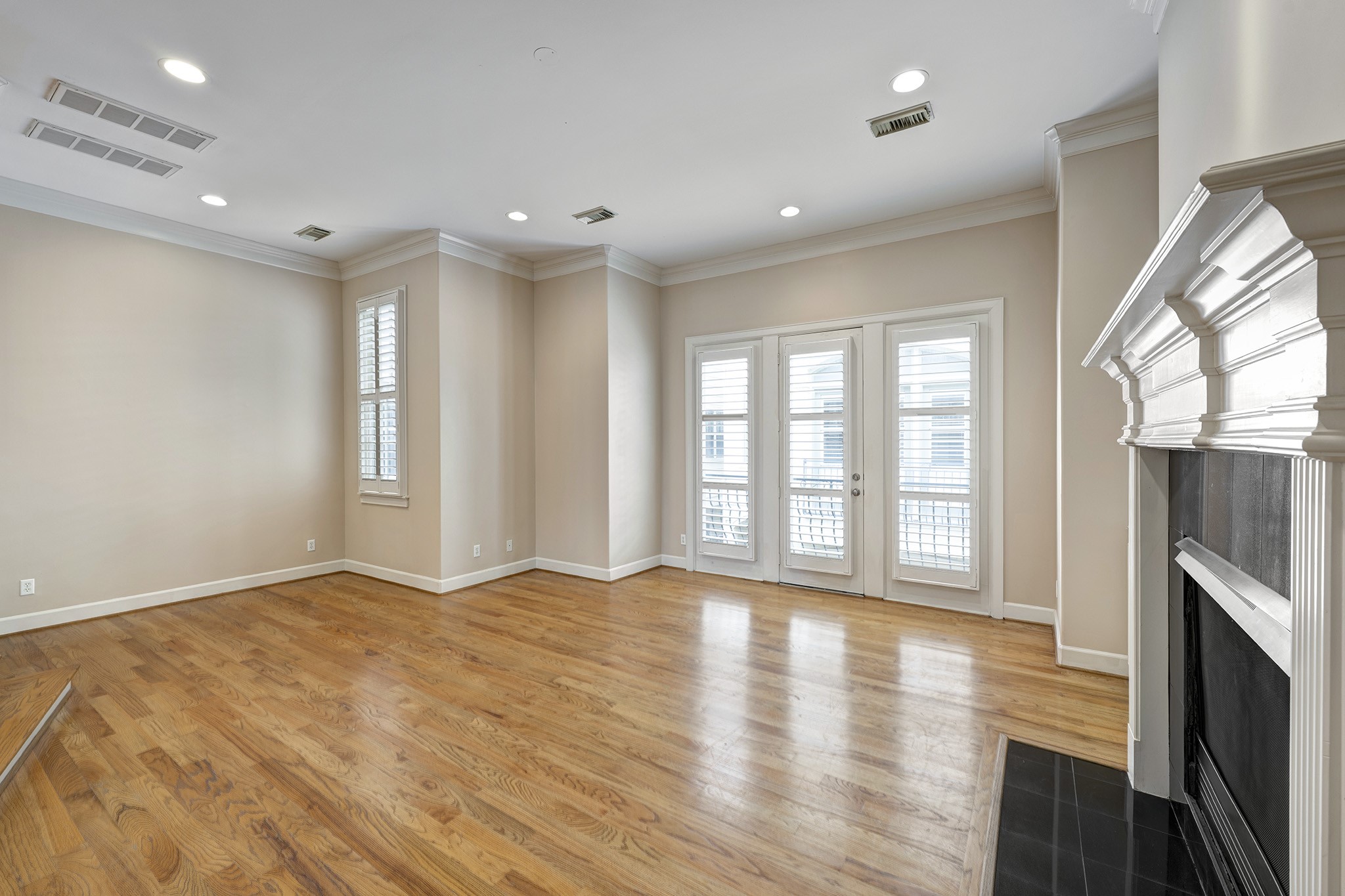 1523 Haddon Street, Unit B Houston, TX 77006 - Photo 3 of 22