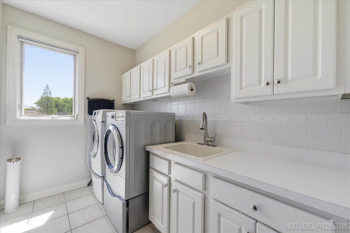 1914 North Ridge Avenue Arlington Heights, IL 60004 - Photo 17 of 50 a utility room with dryer and washer