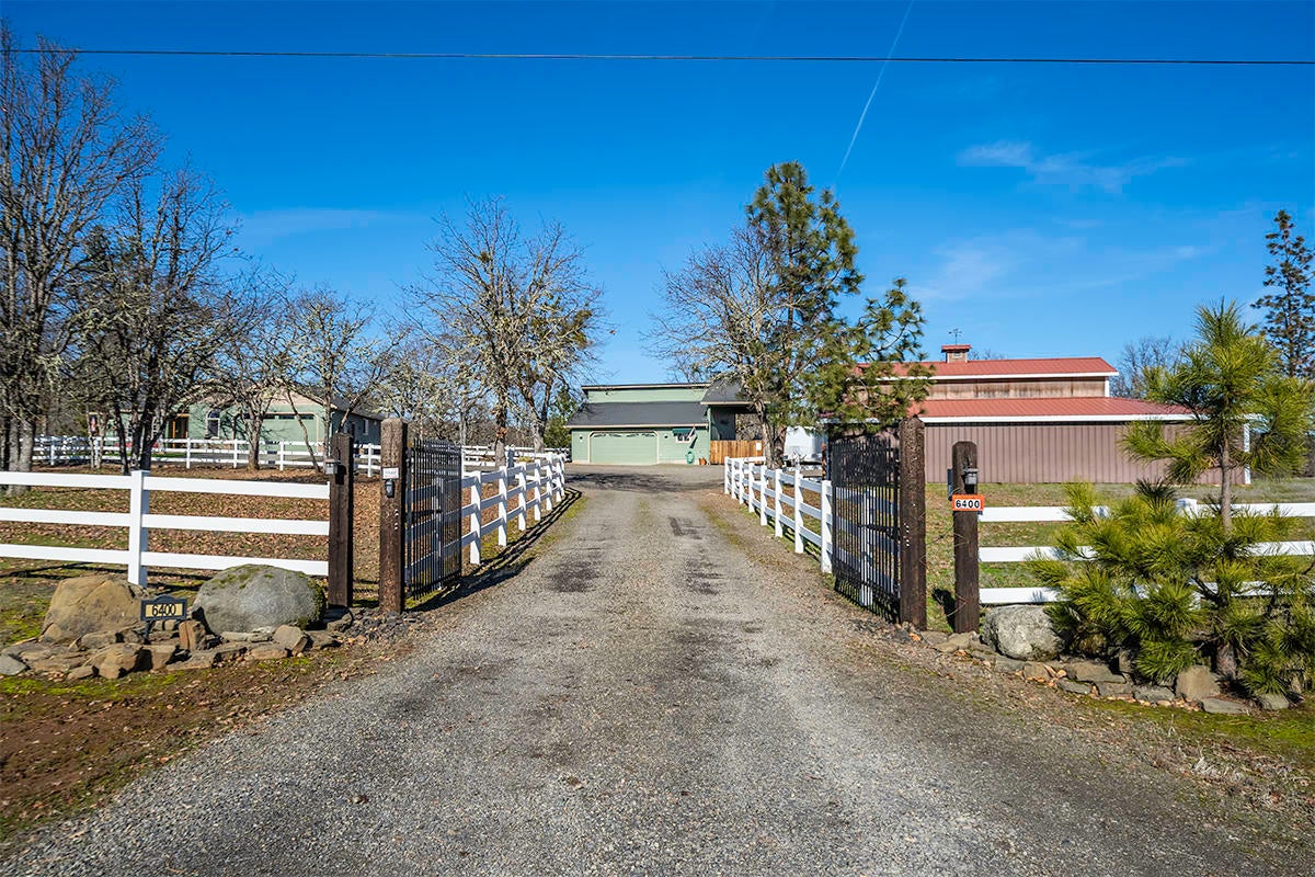 6400 Dodge Road White City, OR 97503 - Photo 5 of 42 Gated Entry