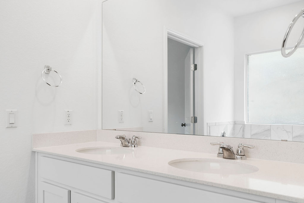 1205 Sweetspire Street Leander, TX 78641 - Photo 20 of 31 Full bath with double vanity