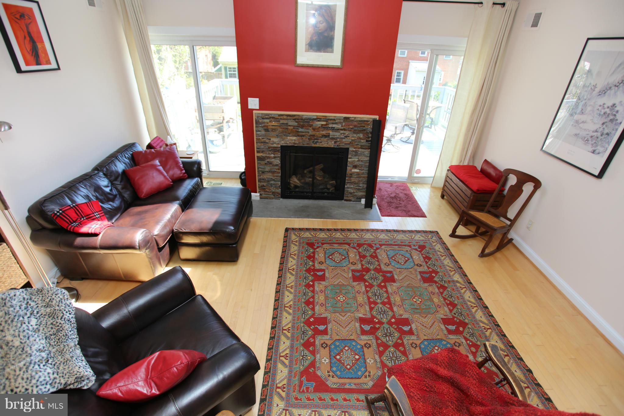10403 Hayes Avenue Silver Spring, MD 20902 - Photo 11 of 30 Living Room