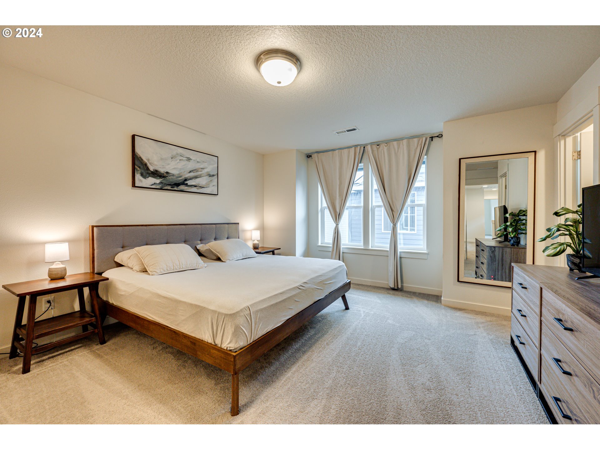 7252 South 13th Street Ridgefield, WA 98642 - Photo 13 of 29 a spacious bedroom with a bed and a table