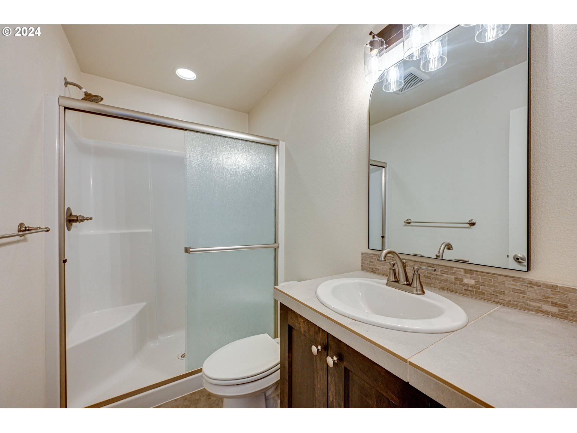 7252 South 13th Street Ridgefield, WA 98642 - Photo 15 of 29 a bathroom with a sink shower and a mirror
