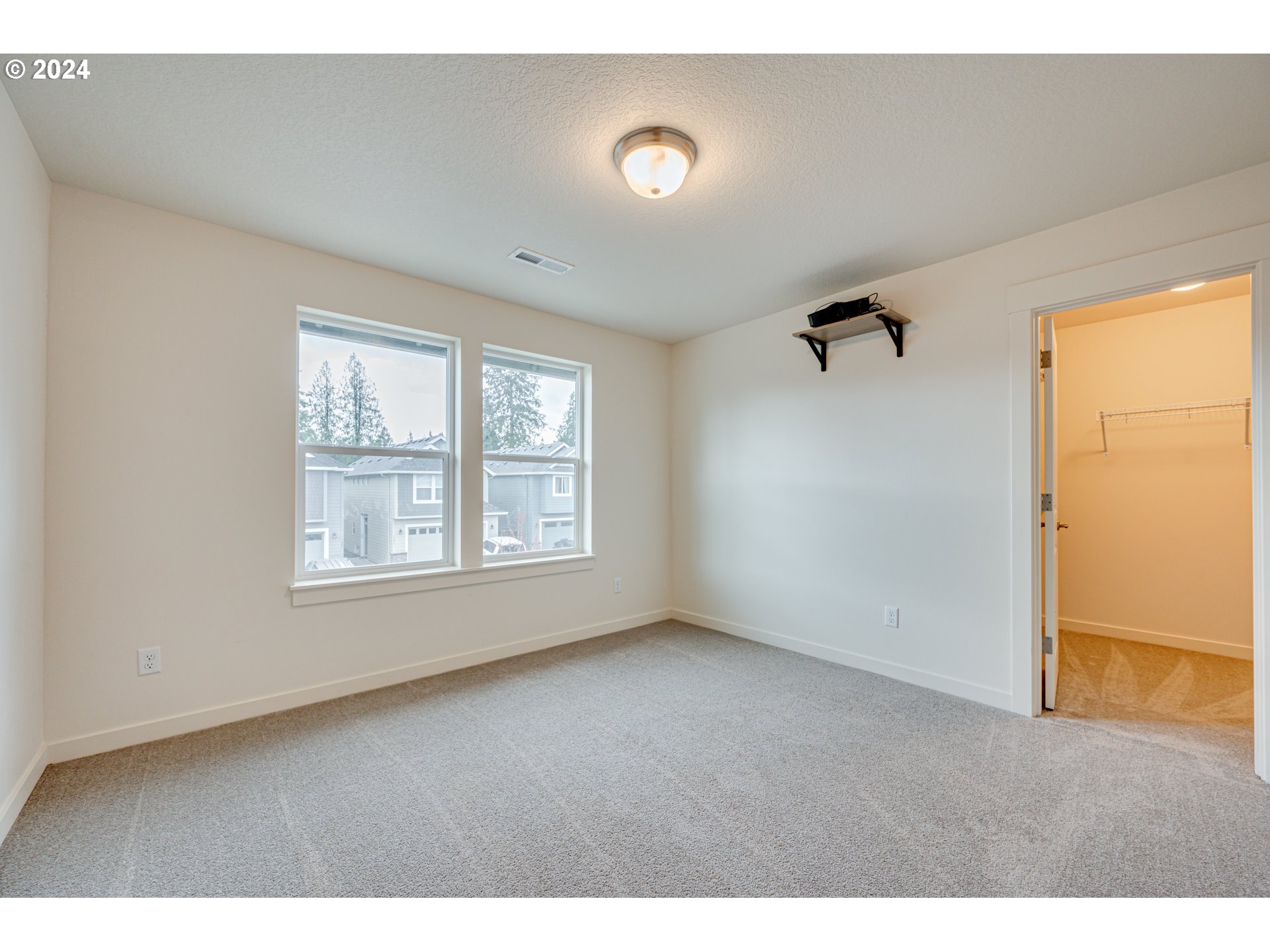 7252 South 13th Street Ridgefield, WA 98642 - Photo 22 of 29 a view of an empty room with a window