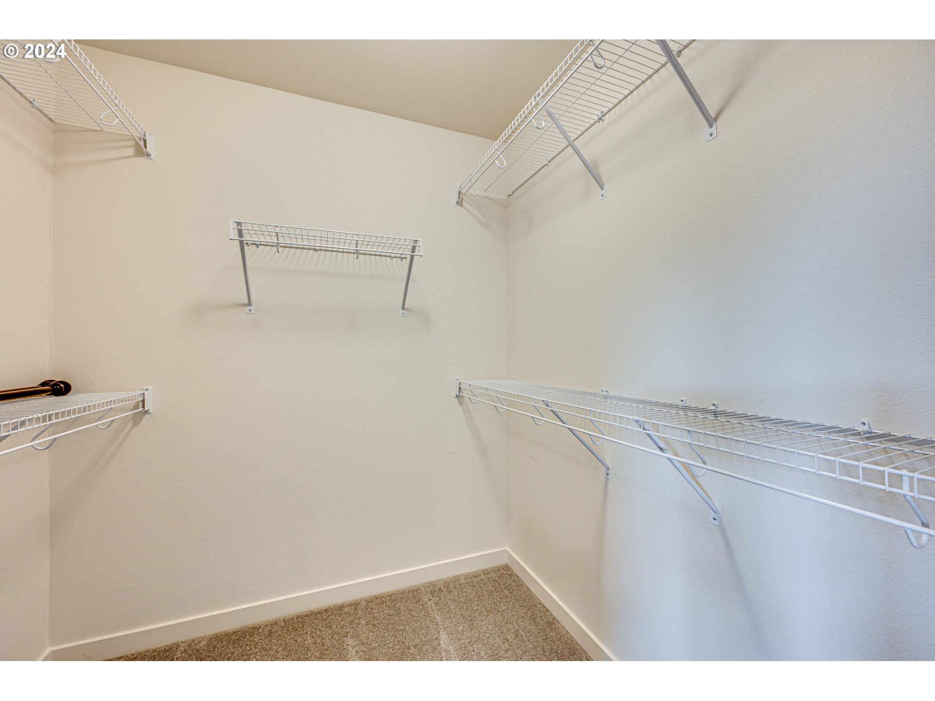 7252 South 13th Street Ridgefield, WA 98642 - Photo 23 of 29 a view of a room