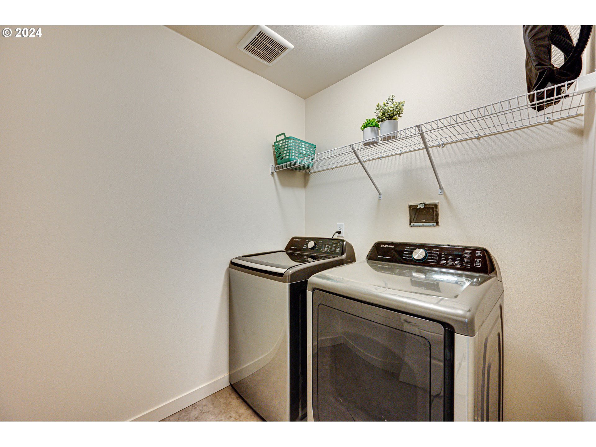 7252 South 13th Street Ridgefield, WA 98642 - Photo 24 of 29 a utility room with dryer and washer