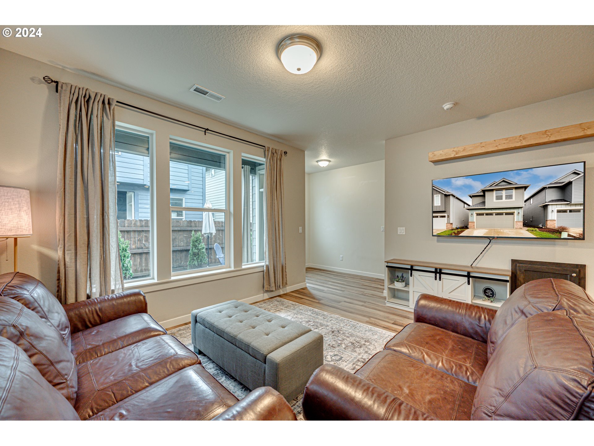 7252 South 13th Street Ridgefield, WA 98642 - Photo 10 of 29 a living room with furniture and a window