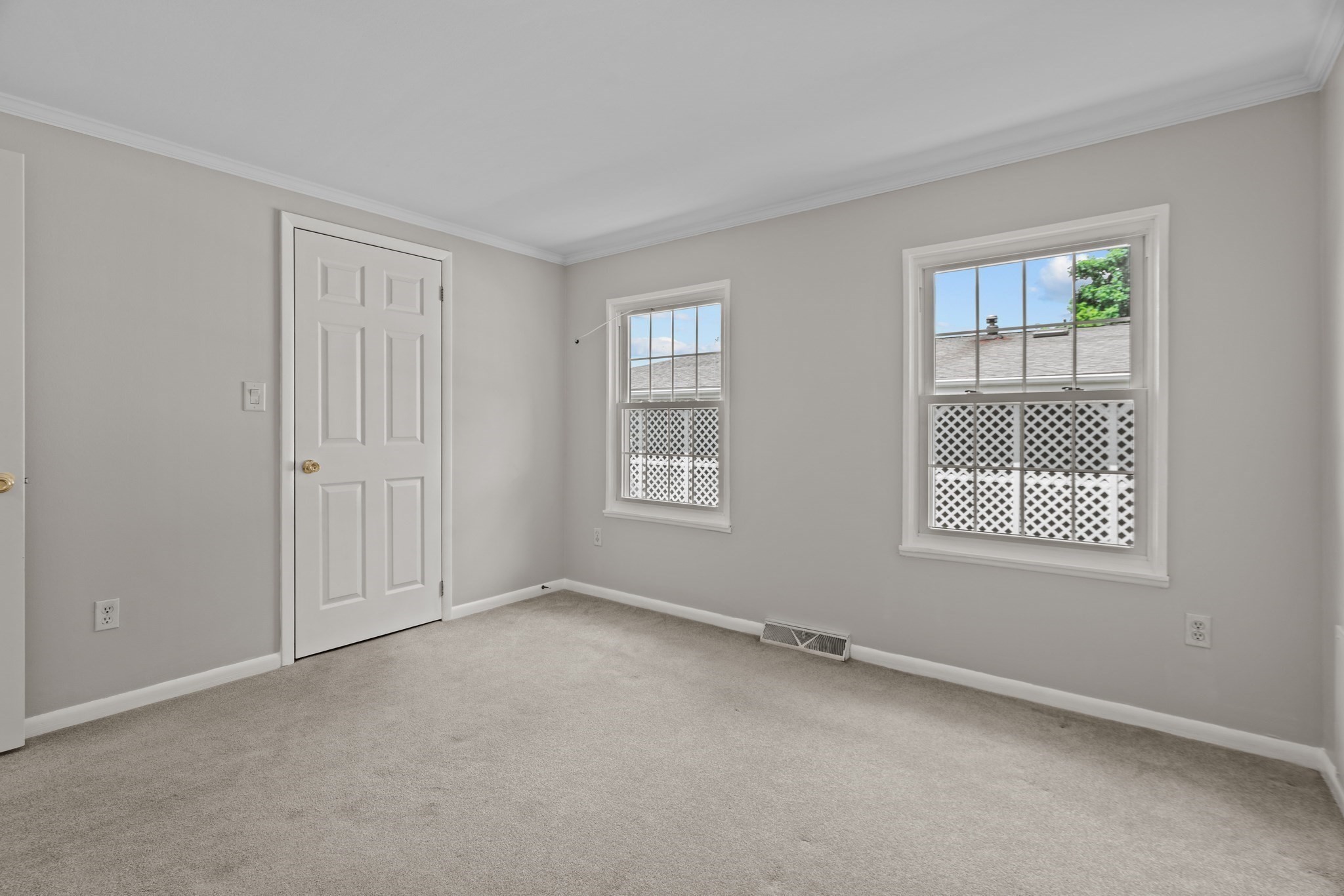 23 Castle Road Attleboro, MA 02703 - Photo 16 of 38 Gallery Image 16