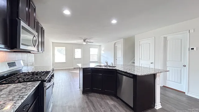 $2,175 | 423 Fly Catcher, San Antonio, TX 78253