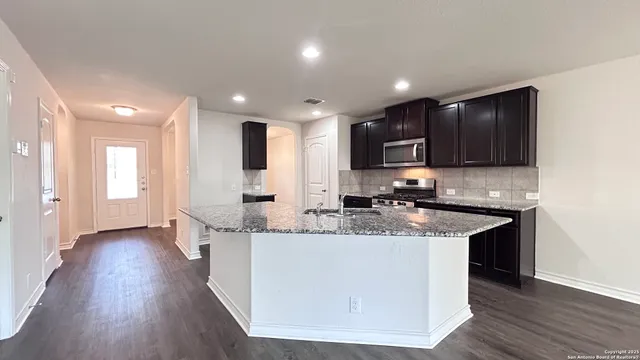 $2,375 | 423 Fly Catcher, San Antonio, TX 78253