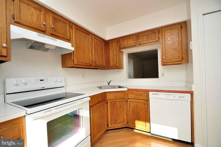 9537 Clocktower Lane Columbia, MD 21046 - Photo 10 of 16 a kitchen with a sink and a microwave