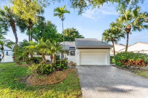 $599,900 | 37 Clubhouse Lane, Boynton Beach, FL 33436