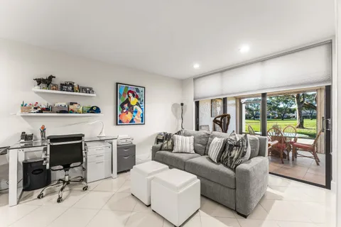 $599,900 | 37 Clubhouse Lane, Boynton Beach, FL 33436