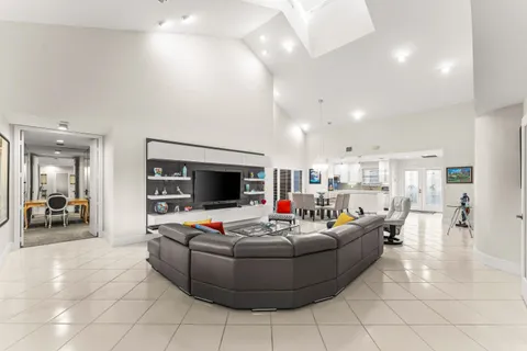 $599,900 | 37 Clubhouse Lane, Boynton Beach, FL 33436