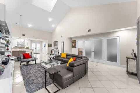 $599,900 | 37 Clubhouse Lane, Boynton Beach, FL 33436