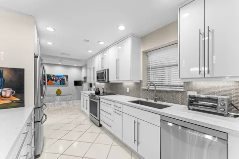 $599,900 | 37 Clubhouse Lane, Boynton Beach, FL 33436