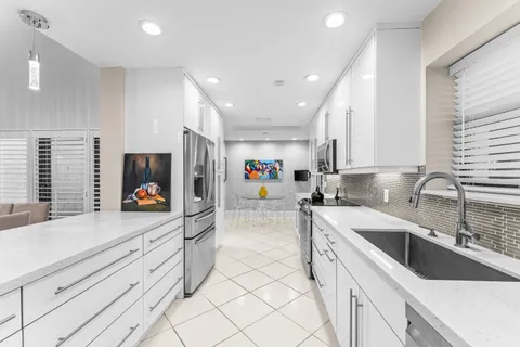 $599,900 | 37 Clubhouse Lane, Boynton Beach, FL 33436