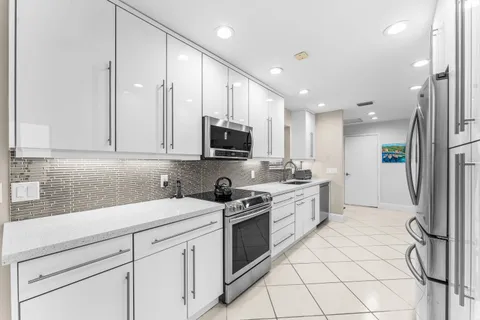 $599,900 | 37 Clubhouse Lane, Boynton Beach, FL 33436