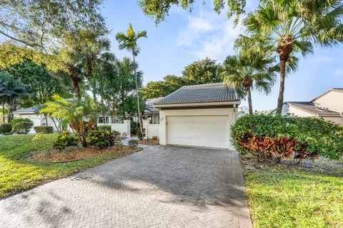 $599,900 | 37 Clubhouse Lane, Boynton Beach, FL 33436