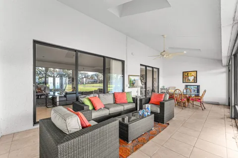 $599,900 | 37 Clubhouse Lane, Boynton Beach, FL 33436