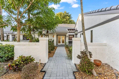 $599,900 | 37 Clubhouse Lane, Boynton Beach, FL 33436