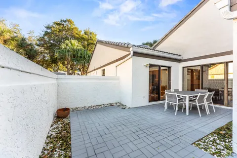 $599,900 | 37 Clubhouse Lane, Boynton Beach, FL 33436