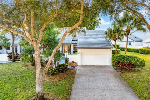 $599,900 | 37 Clubhouse Lane, Boynton Beach, FL 33436