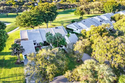 $599,900 | 37 Clubhouse Lane, Boynton Beach, FL 33436