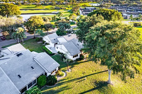 $599,900 | 37 Clubhouse Lane, Boynton Beach, FL 33436