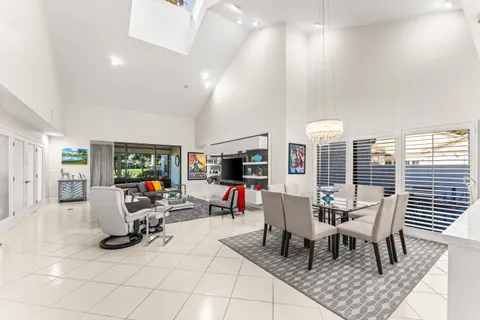 $599,900 | 37 Clubhouse Lane, Boynton Beach, FL 33436