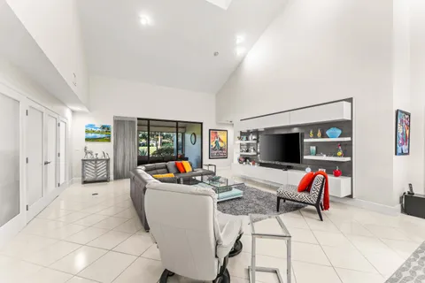 $599,900 | 37 Clubhouse Lane, Boynton Beach, FL 33436