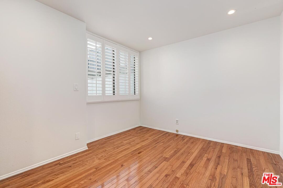 1013 21st Street, Unit B Santa Monica, CA 90403 - Photo 20 of 28 an empty room with wooden floor and windows