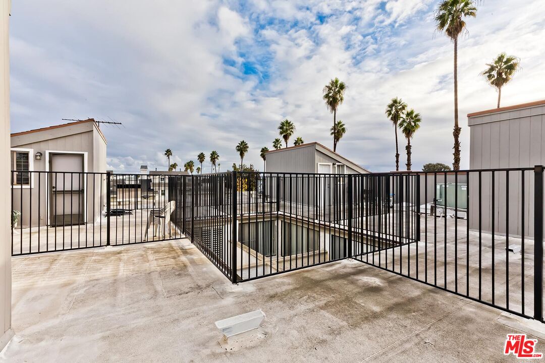 1013 21st Street, Unit B Santa Monica, CA 90403 - Photo 24 of 28 a view of a balcony