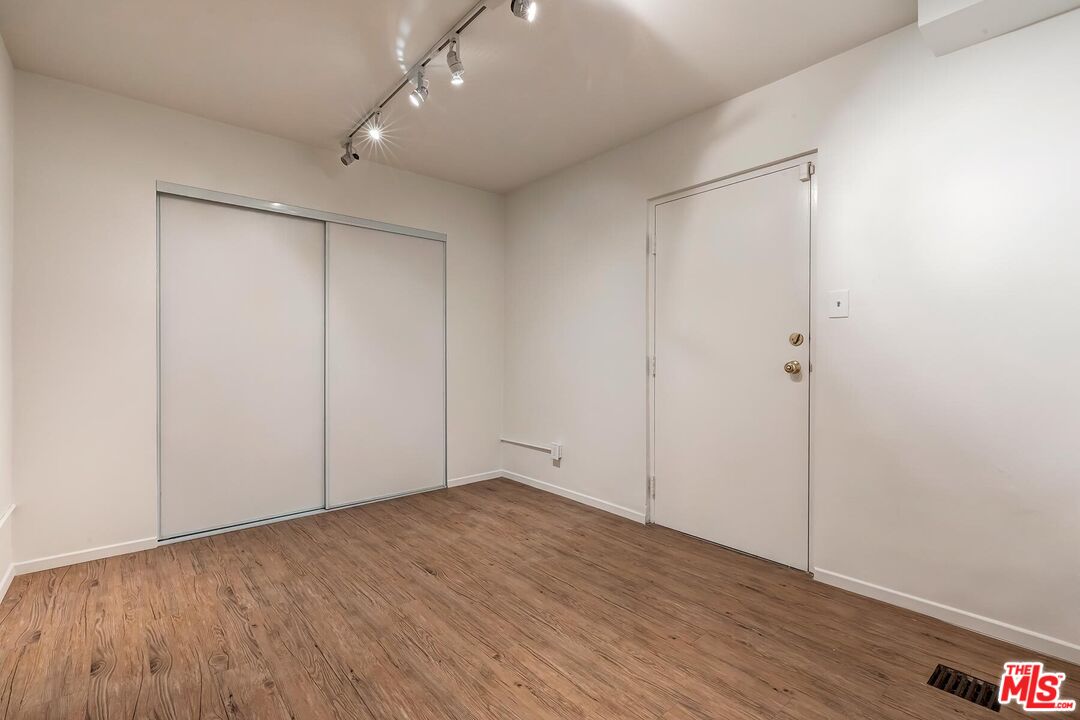 1013 21st Street, Unit B Santa Monica, CA 90403 - Photo 25 of 28 a view of an empty room with wooden floor