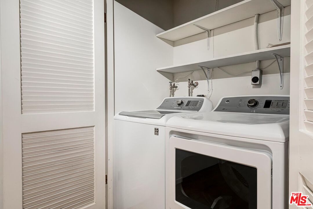 1013 21st Street, Unit B Santa Monica, CA 90403 - Photo 27 of 28 a kitchen with a stove and a refrigerator