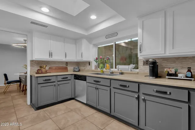 $4,000 | 4611 East Desert Drive, Phoenix, AZ 85044