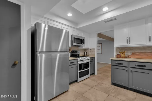 $4,000 | 4611 East Desert Drive, Phoenix, AZ 85044