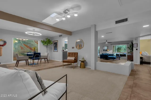 $4,000 | 4611 East Desert Drive, Phoenix, AZ 85044